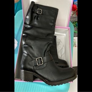NEW $75 Stylish Vegan Knee High Boots - Size 9 NIB